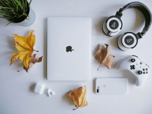 Read more about the article Modern essentials: Navigating work , play , and connectivity for a better creativity