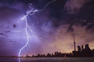 Read more about the article Dramatic footage shows a house collapsing due to a thunderstorm